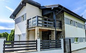 Hill House Valiug Crivaia